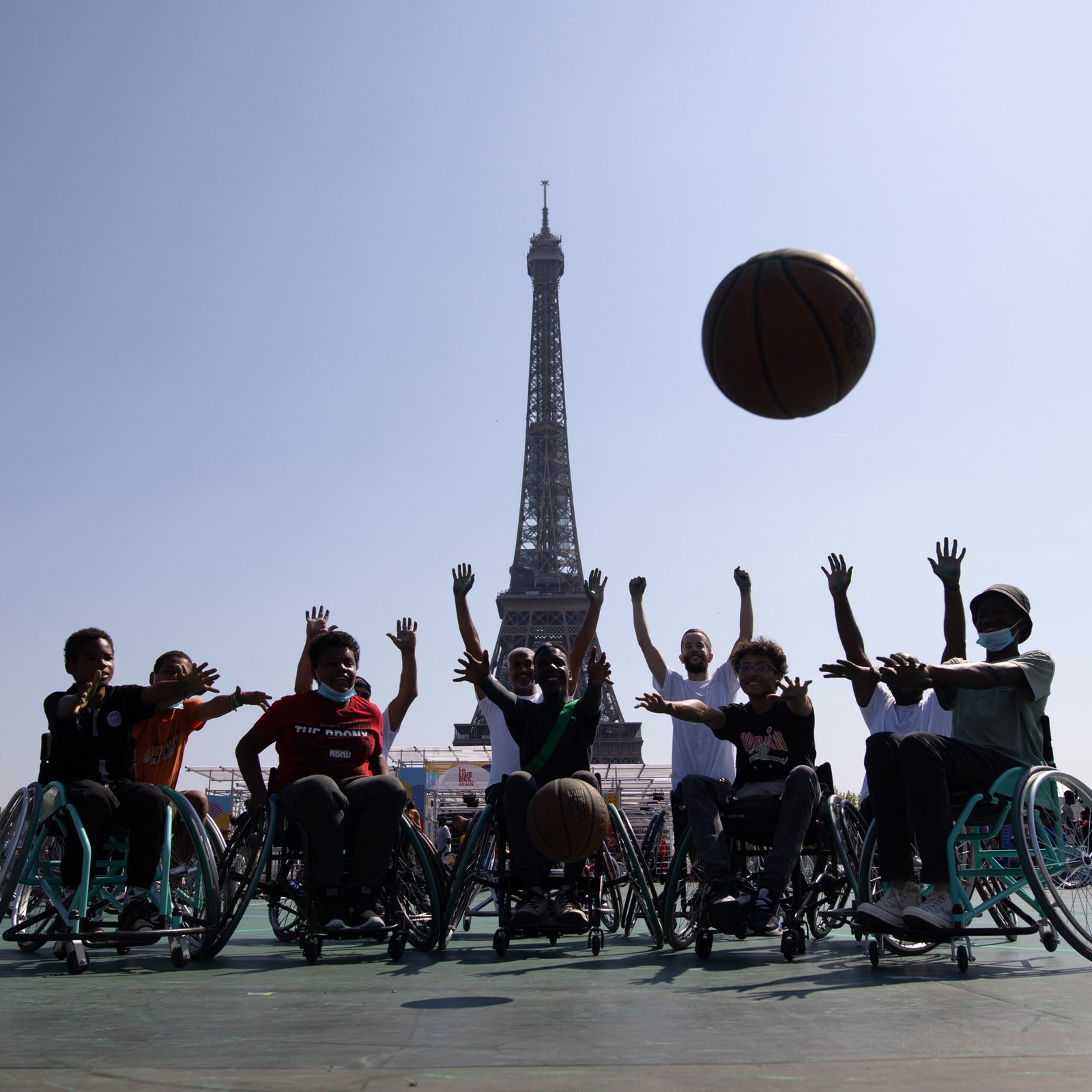 Eiffel tower with Paralympians