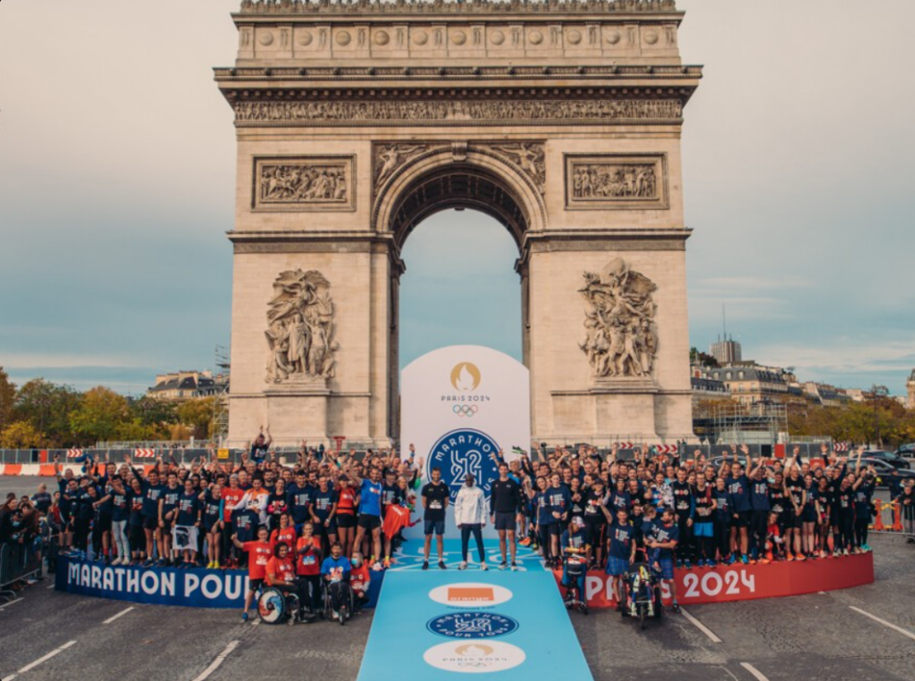 Arc de Triumph With Maraton Runners